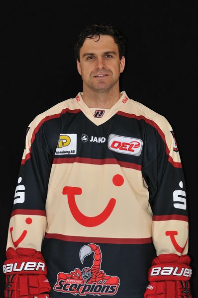 Mannschaft2011   017.jpg - DEL Club Hannover Scorpions Hannover Team 2011-2012Chris Herperger Stürmer Nr. 12